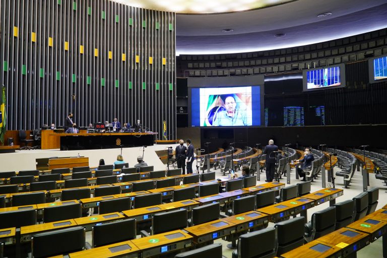 Câmara aprova projeto que prorroga auxílio emergencial para profissionais do setor cultural