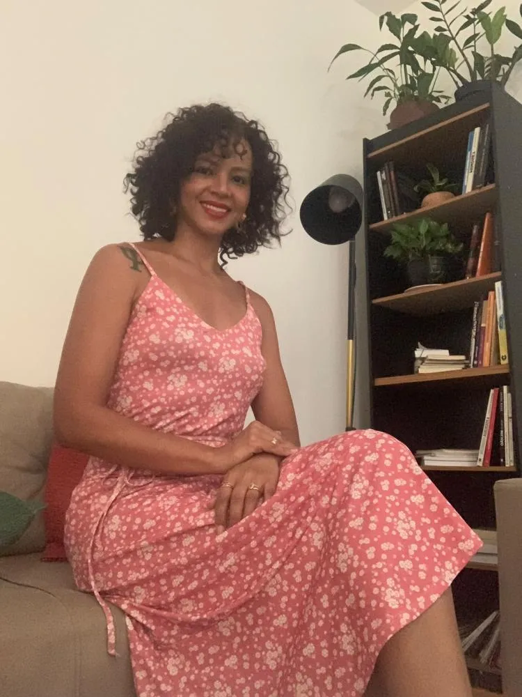 Existir Inteira: psicóloga mineira transforma vivências em reflexão sobre saúde mental, identidade e pertencimento
