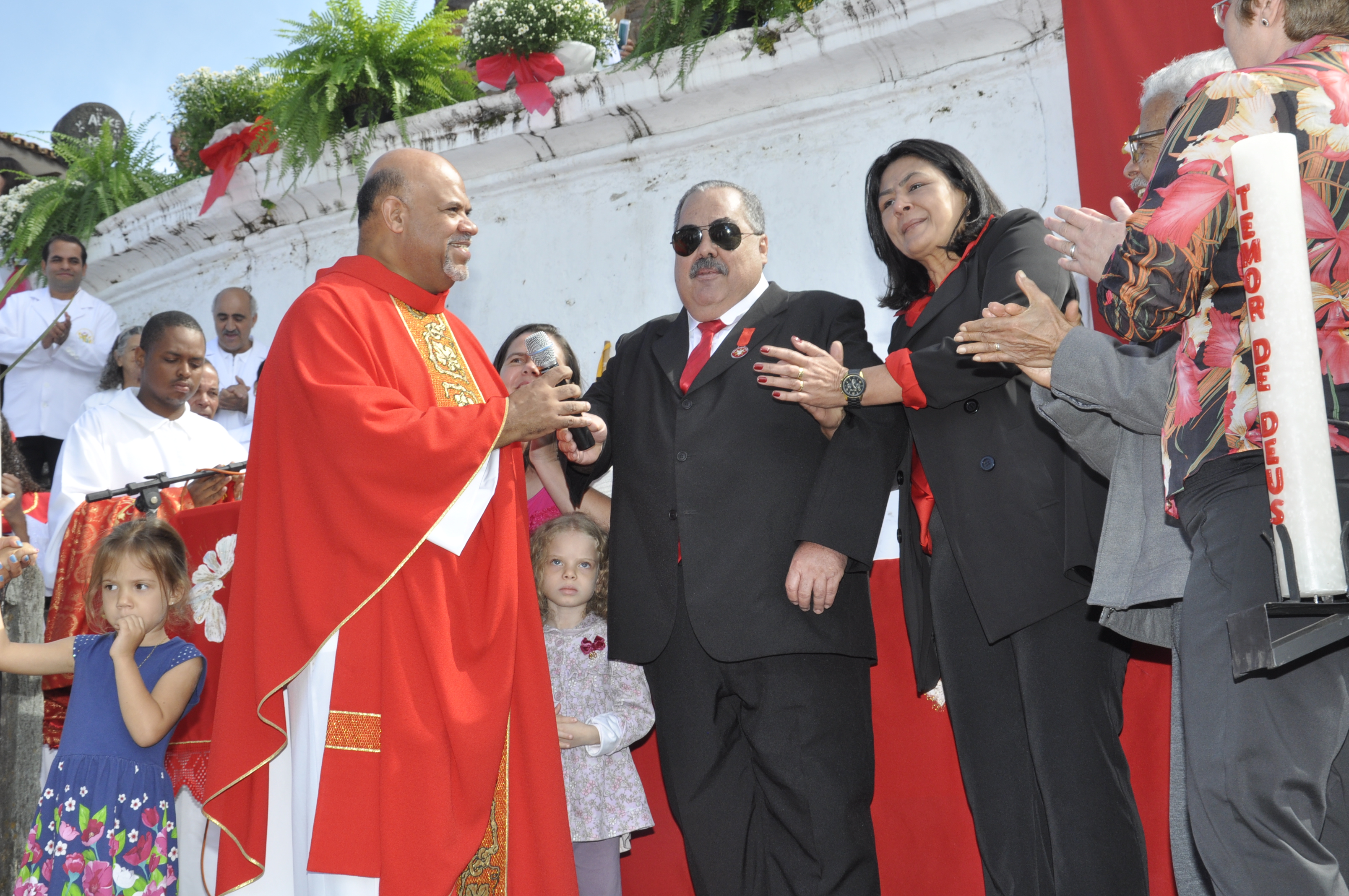 A fé no Divino Espírito Santo pelas ruas da cidade