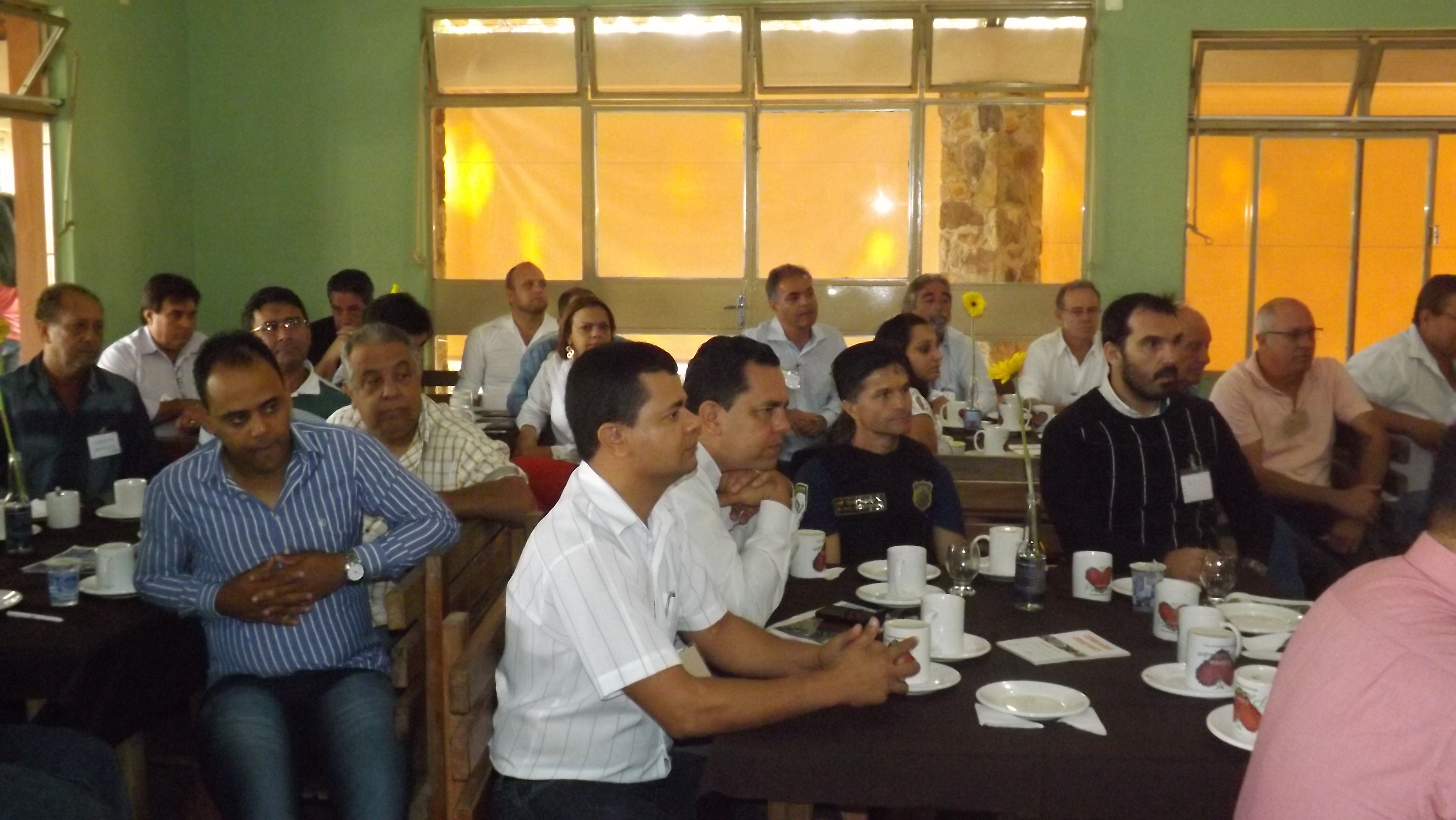 Café Empresarial reúne setor público e privado