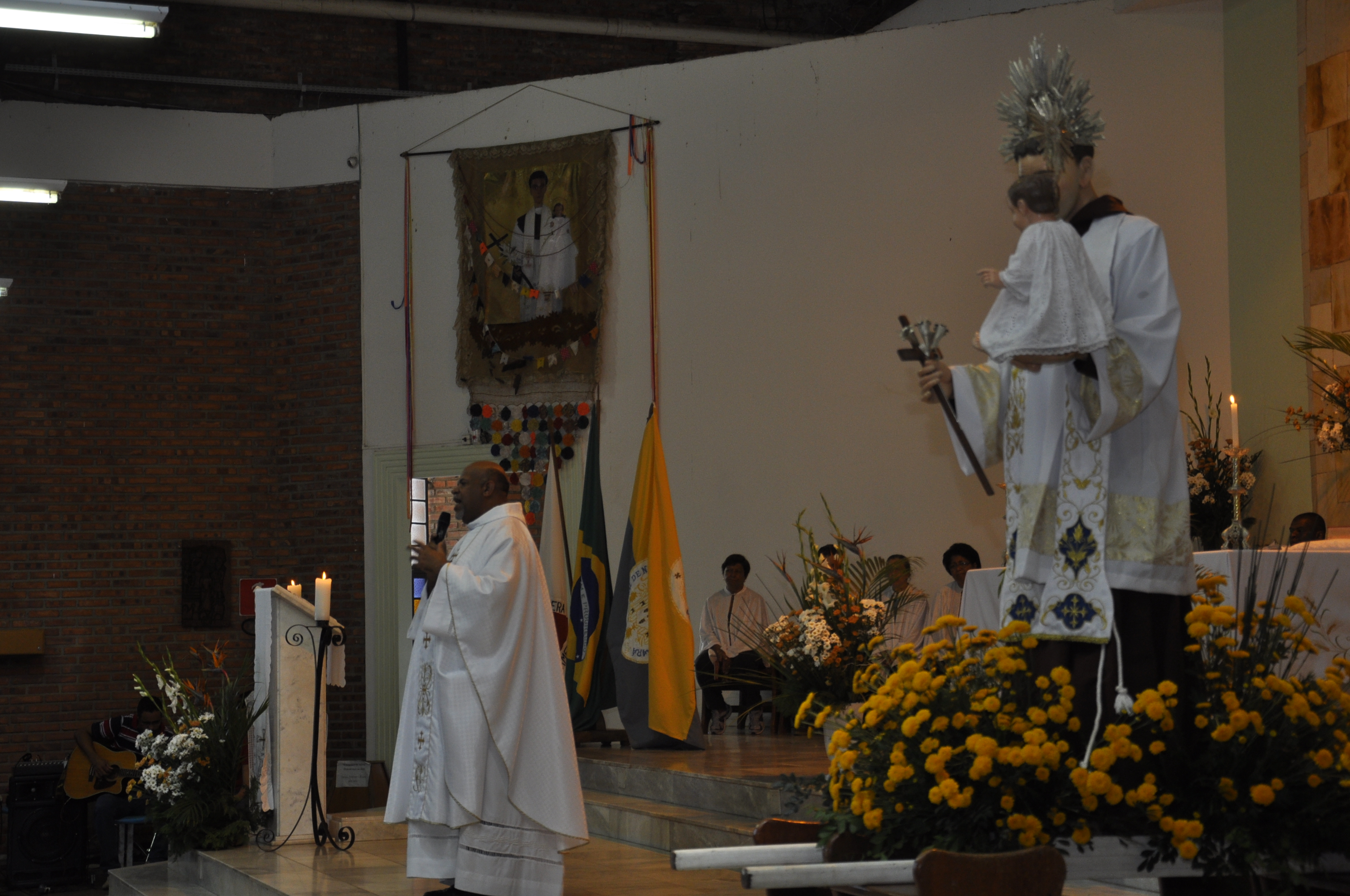 Devoção a Santo Antônio atrai milhares de fiéis a Roça Grande