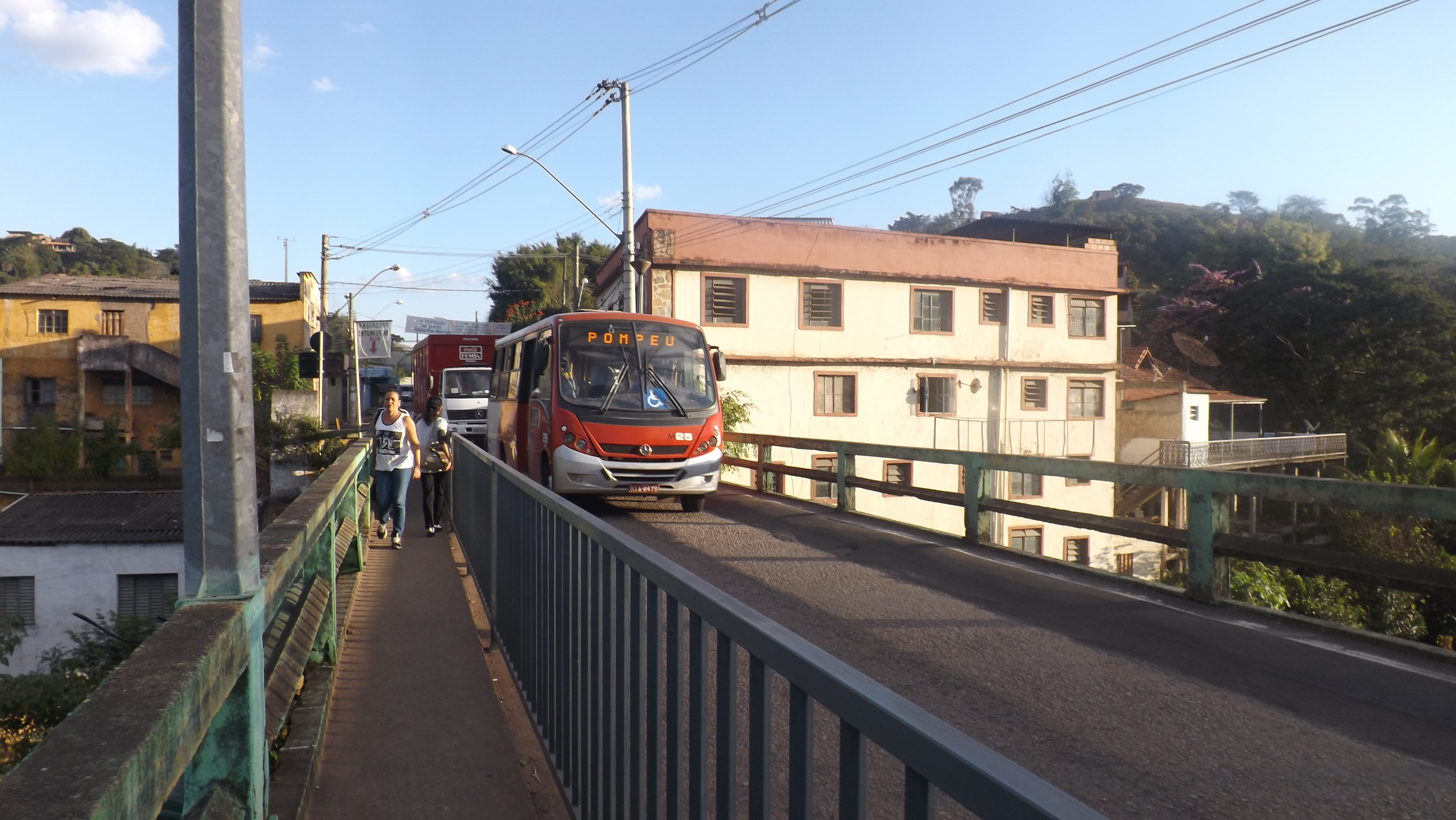 Grade colocada na ponte Saldanha Marinho divide opiniões