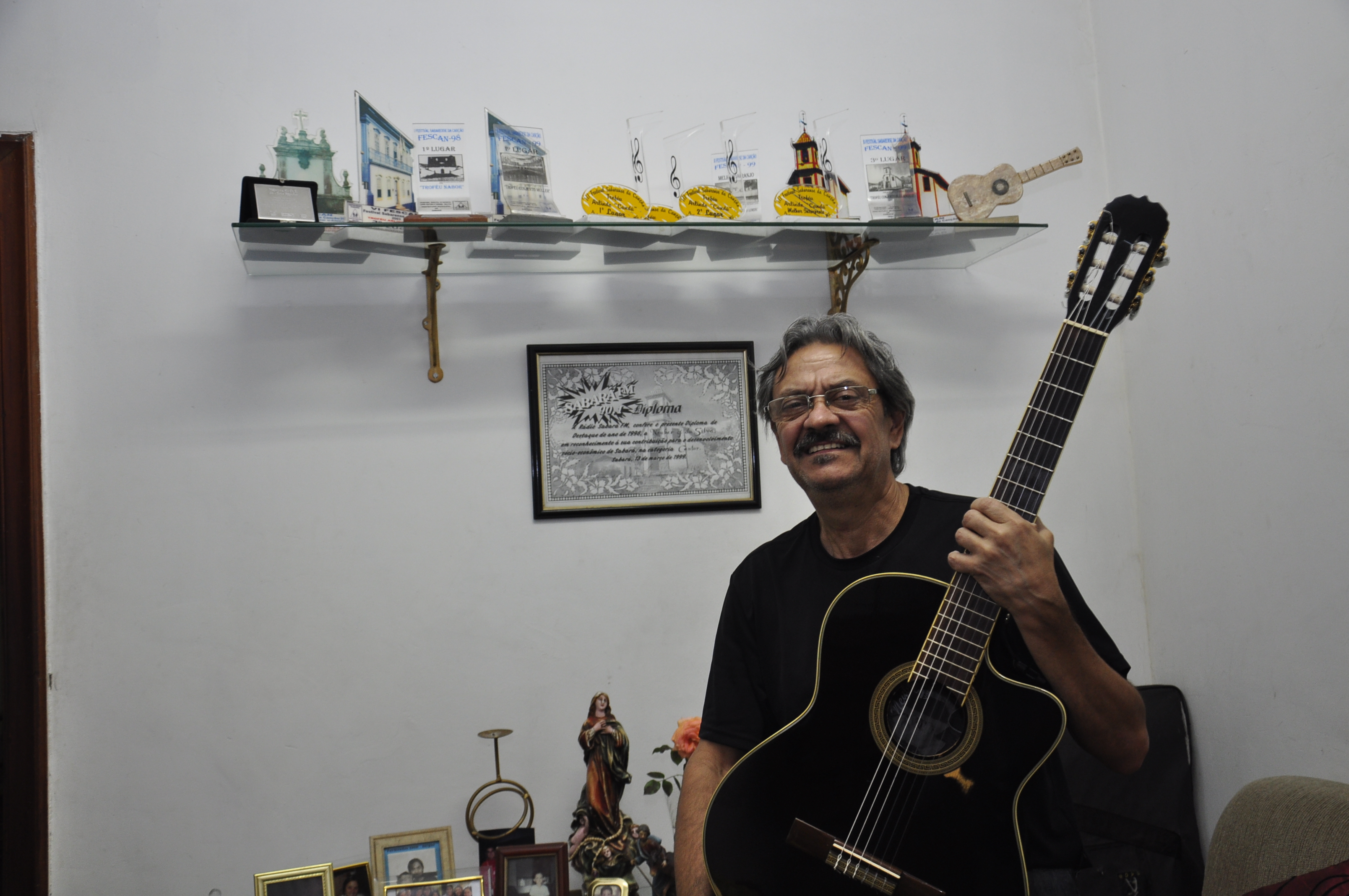 NEUBER SILVA: mais de 45 anos de música