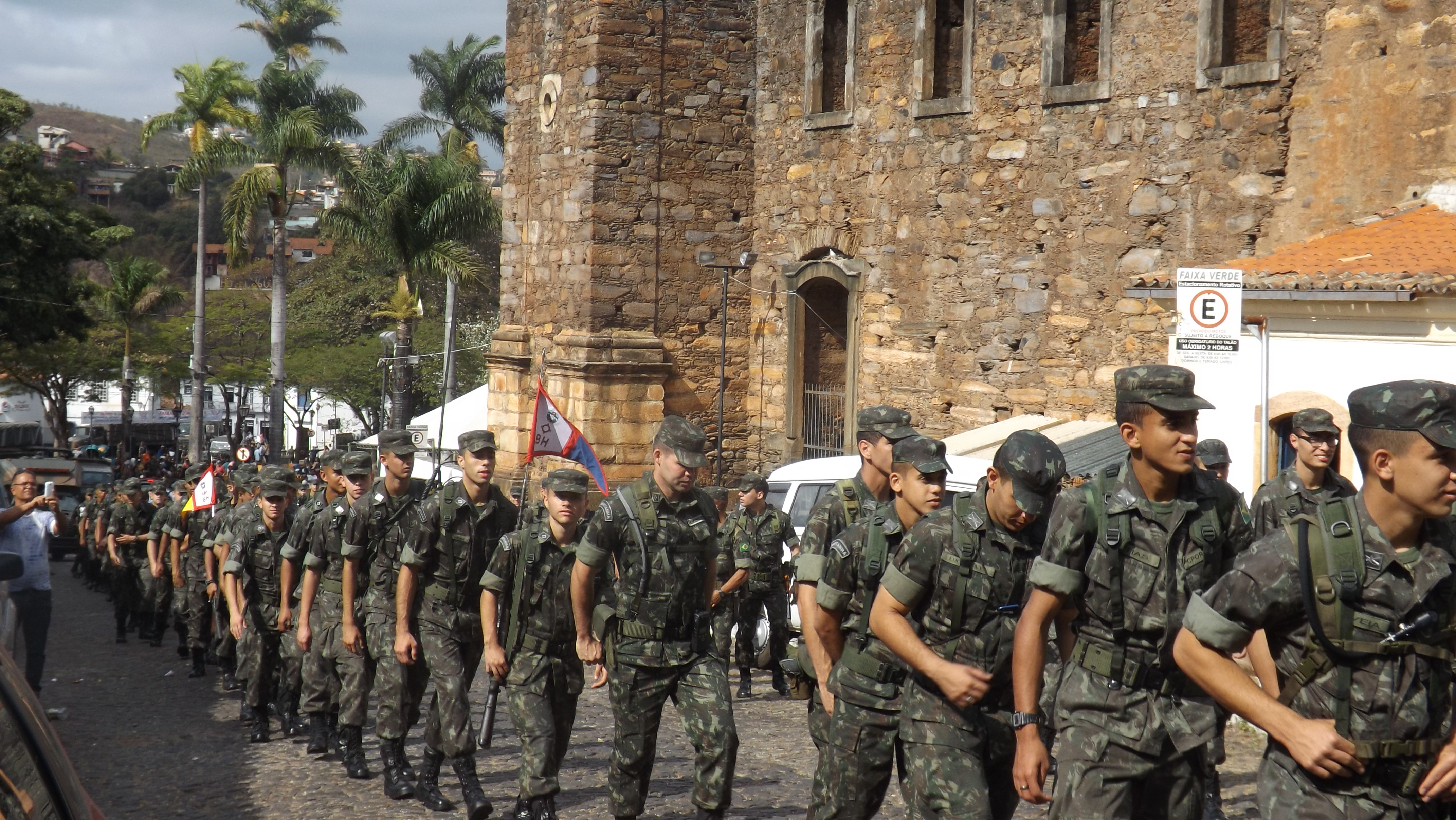 Sem escola preparatória, jovens sabarenses não podem ingressar no Serviço Militar