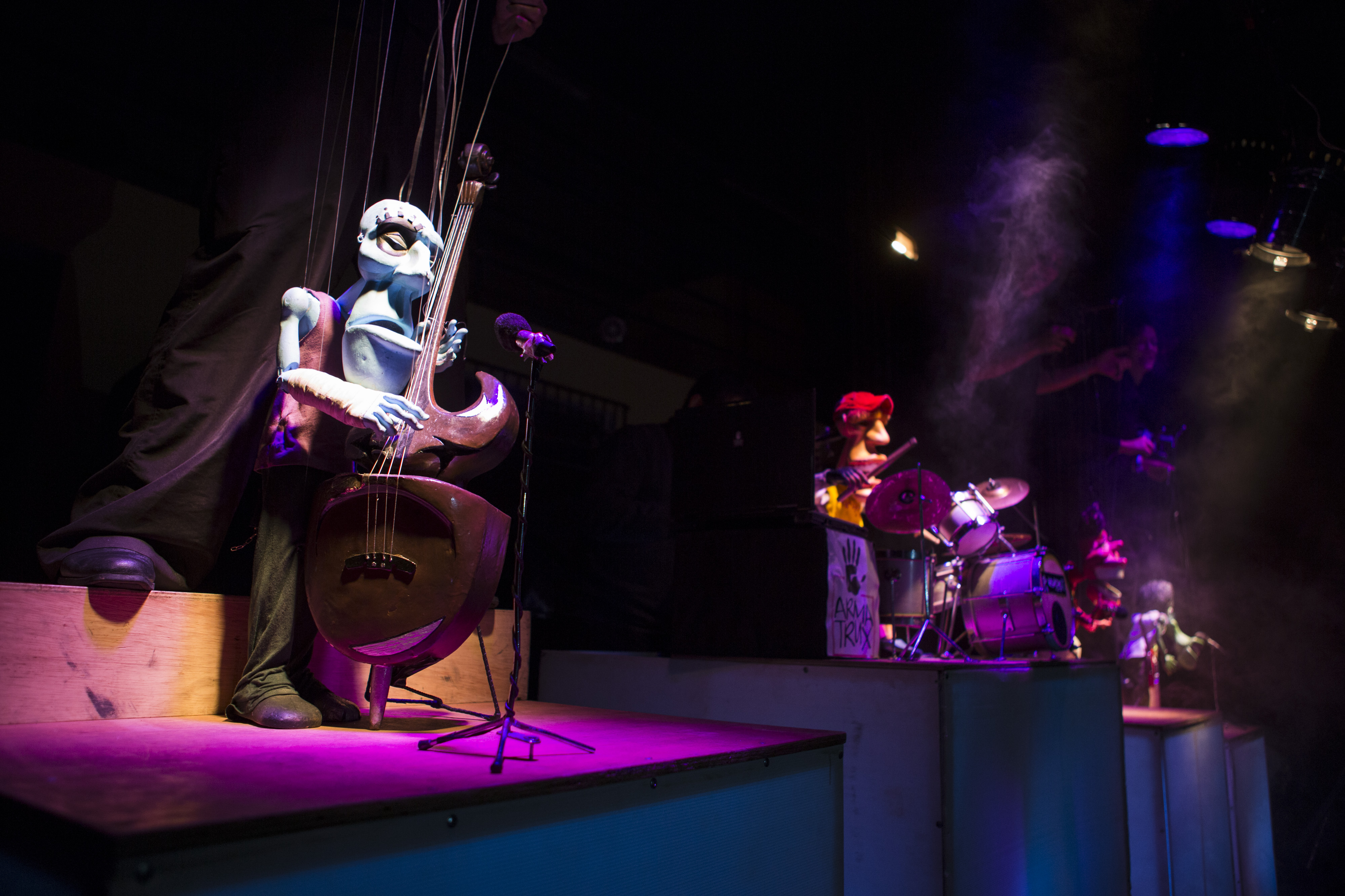 Apresentação do musical de bonecos encerra a programação do projeto Armatrux em Cena 2015