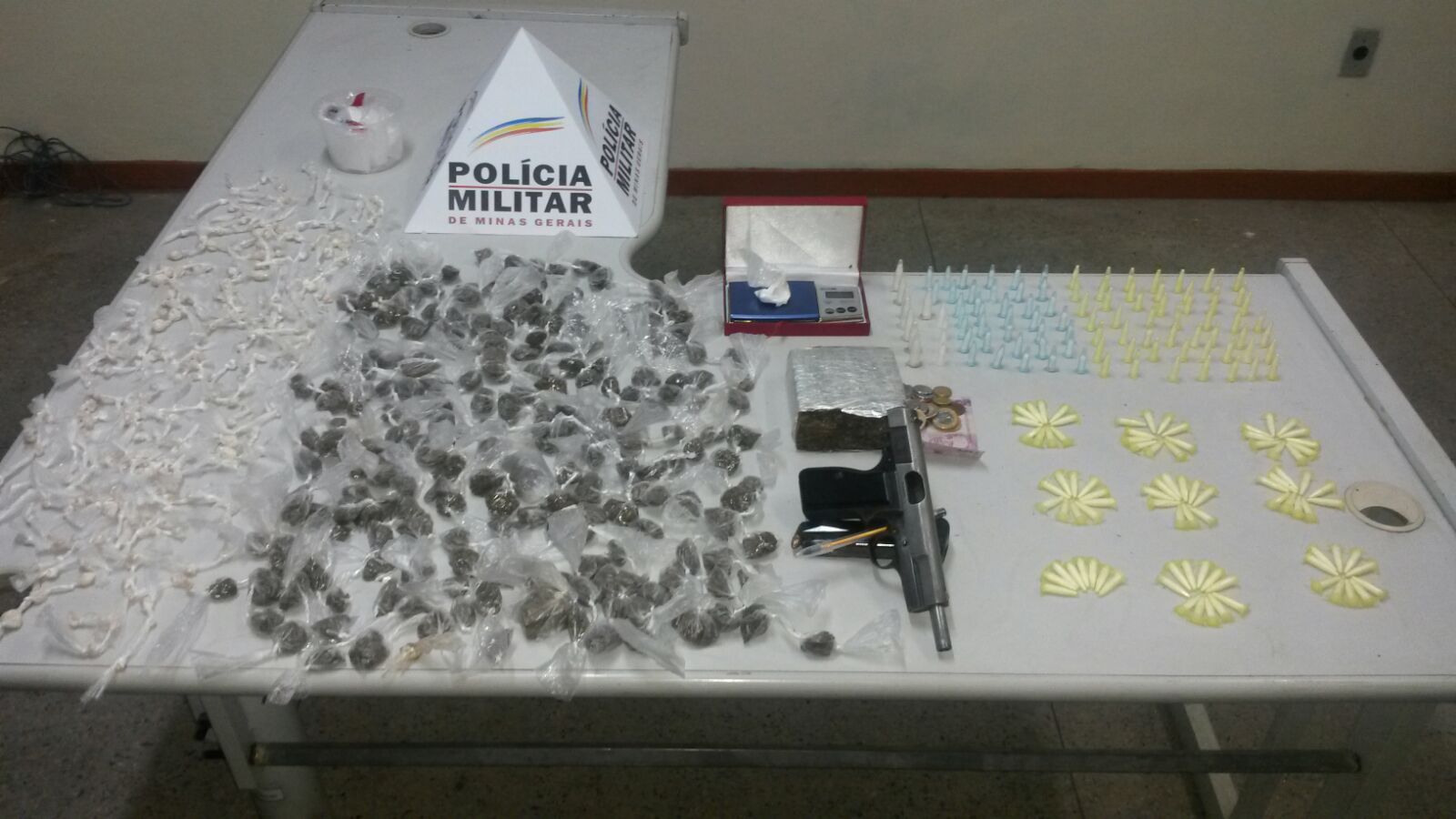 Polícia militar realiza trabalho ostensivo contra o tráfico de drogas