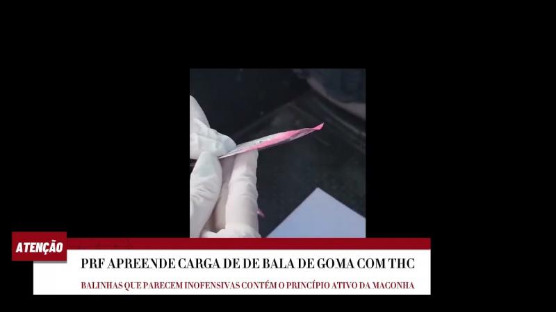 A polícia Rodoviária apreendeu uma carga de bala de goma com THC. Pareciam inocentes balas de goma de ursinho, mas era OUTRA coisa, comenta o policial federal em vídeo. 