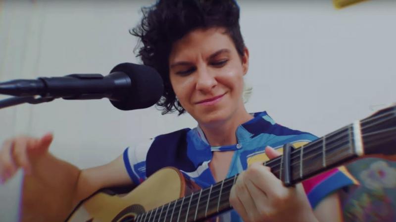 Linhas Imaginárias: Cantora e Violeira Camila Menezes faz show solidário no Teatro de Sabará